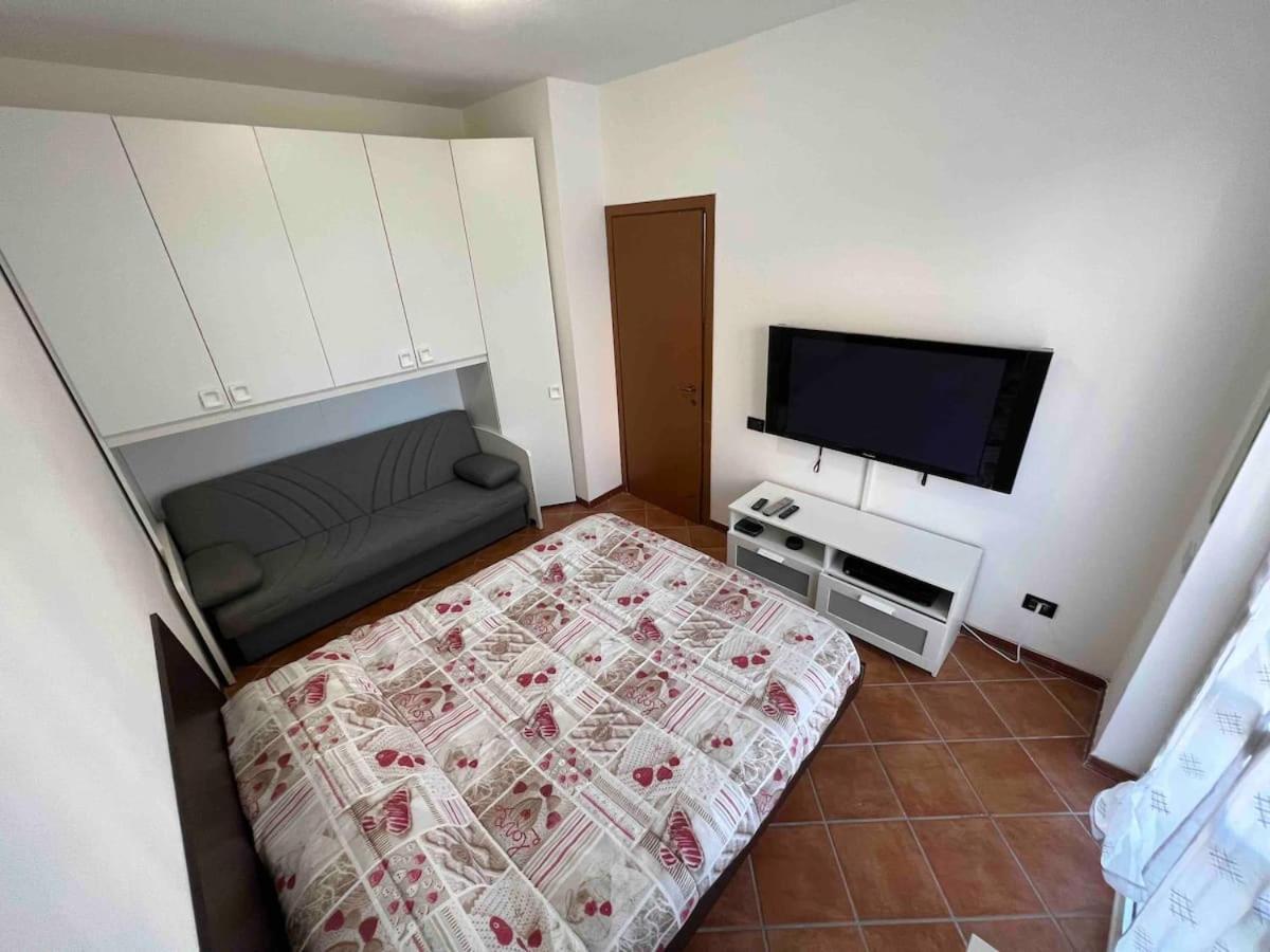 Piccolo Monolocale Confortevole Vicino A Milano 科马诺 外观 照片